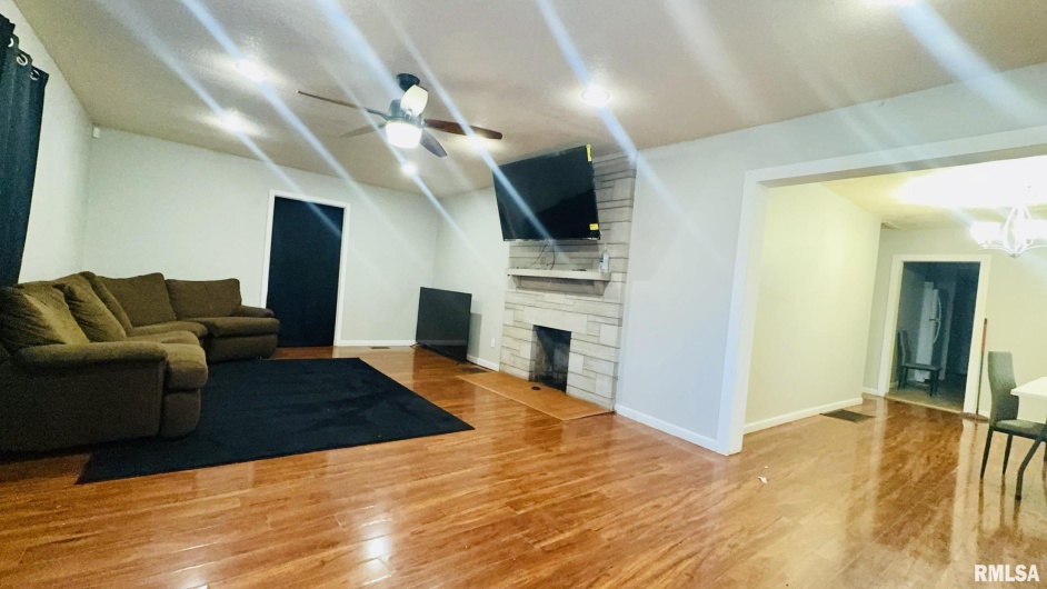 809 12TH Street, Herrin, Illinois 62948, 4 Bedrooms Bedrooms, 0 ,2 BathroomsBathrooms,Residential,For Sale,12TH,0,RMAEB460249
