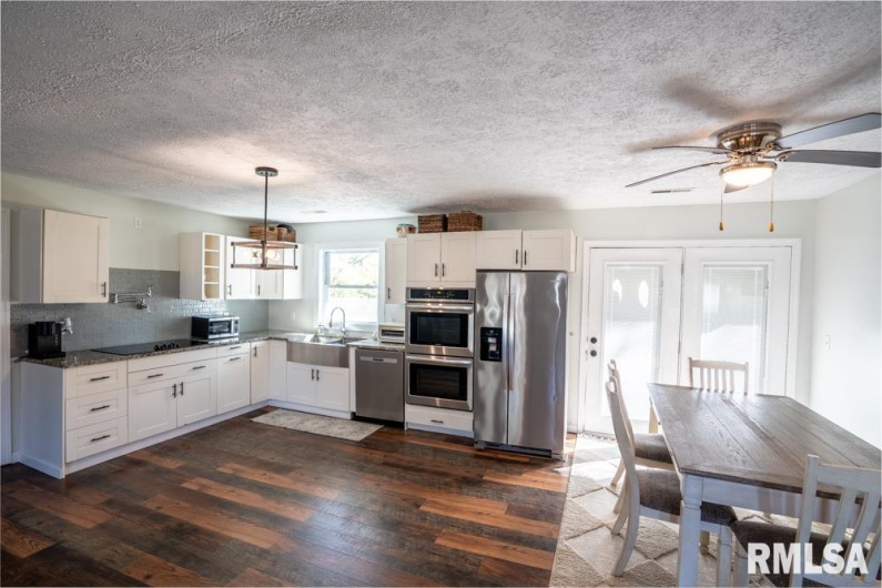 910 FAIRLANE Drive, Marion, Illinois 62959, 6 Bedrooms Bedrooms, 0 ,3 BathroomsBathrooms,Residential,For Sale,FAIRLANE,0,RMAQC4268732
