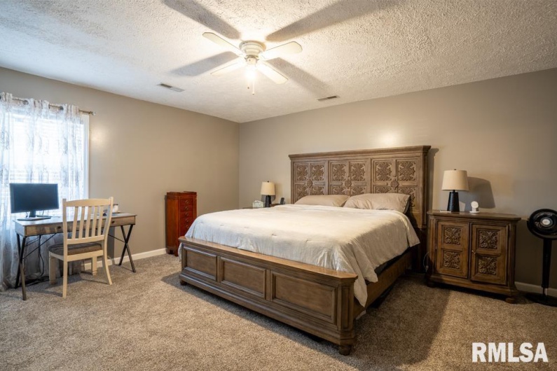 910 FAIRLANE Drive, Marion, Illinois 62959, 6 Bedrooms Bedrooms, 0 ,3 BathroomsBathrooms,Residential,For Sale,FAIRLANE,0,RMAQC4268732