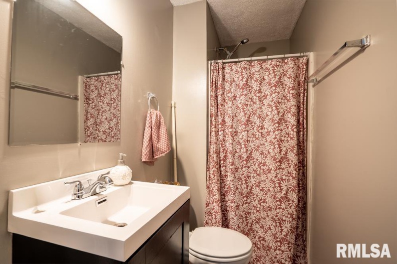 910 FAIRLANE Drive, Marion, Illinois 62959, 6 Bedrooms Bedrooms, 0 ,3 BathroomsBathrooms,Residential,For Sale,FAIRLANE,0,RMAQC4268732