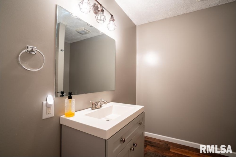910 FAIRLANE Drive, Marion, Illinois 62959, 6 Bedrooms Bedrooms, 0 ,3 BathroomsBathrooms,Residential,For Sale,FAIRLANE,0,RMAQC4268732