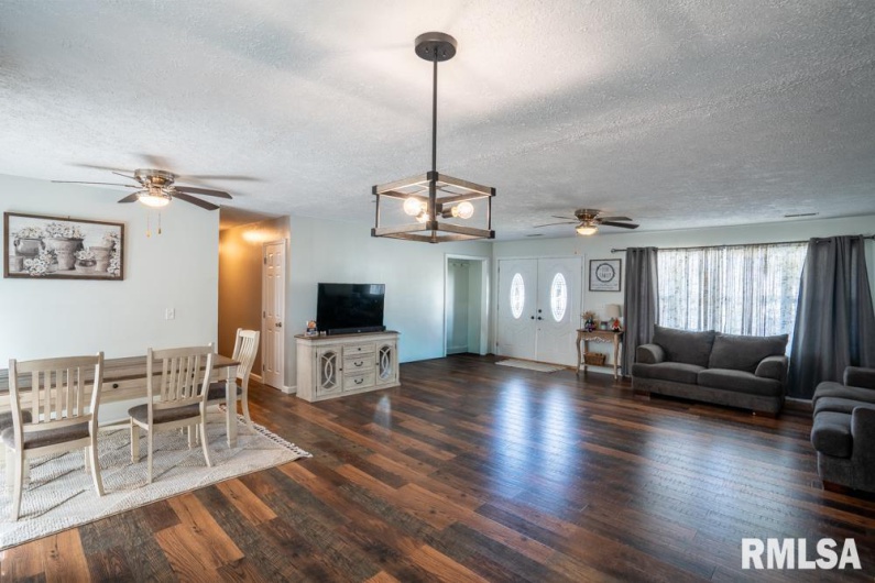 910 FAIRLANE Drive, Marion, Illinois 62959, 6 Bedrooms Bedrooms, 0 ,3 BathroomsBathrooms,Residential,For Sale,FAIRLANE,0,RMAQC4268732
