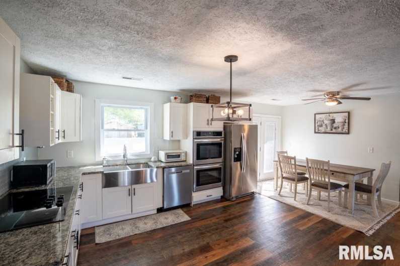910 FAIRLANE Drive, Marion, Illinois 62959, 6 Bedrooms Bedrooms, 0 ,3 BathroomsBathrooms,Residential,For Sale,FAIRLANE,0,RMAQC4268732