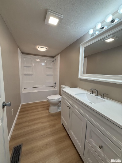 103 Board Street, Elkville, Illinois 62932, 4 Bedrooms Bedrooms, 0 ,2 BathroomsBathrooms,Residential,For Sale,Board,0,RMAQC4268734