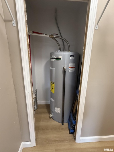 103 Board Street, Elkville, Illinois 62932, 4 Bedrooms Bedrooms, 0 ,2 BathroomsBathrooms,Residential,For Sale,Board,0,RMAQC4268734