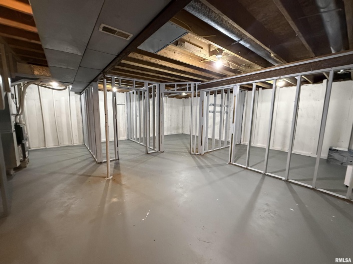 103 Board Street, Elkville, Illinois 62932, 4 Bedrooms Bedrooms, 0 ,2 BathroomsBathrooms,Residential,For Sale,Board,0,RMAQC4268734