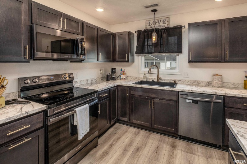 306 PENNSYLVANIA Avenue, Carterville, Illinois 62918, 3 Bedrooms Bedrooms, 0 ,2 BathroomsBathrooms,Residential,For Sale,PENNSYLVANIA,0,RMAQC4268585