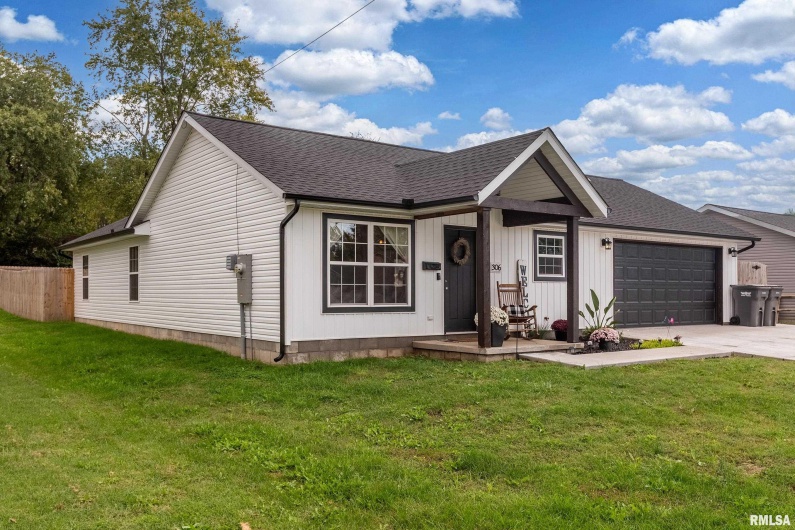 306 PENNSYLVANIA Avenue, Carterville, Illinois 62918, 3 Bedrooms Bedrooms, 0 ,2 BathroomsBathrooms,Residential,For Sale,PENNSYLVANIA,0,RMAQC4268585