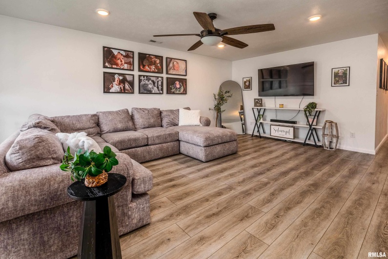 306 PENNSYLVANIA Avenue, Carterville, Illinois 62918, 3 Bedrooms Bedrooms, 0 ,2 BathroomsBathrooms,Residential,For Sale,PENNSYLVANIA,0,RMAQC4268585