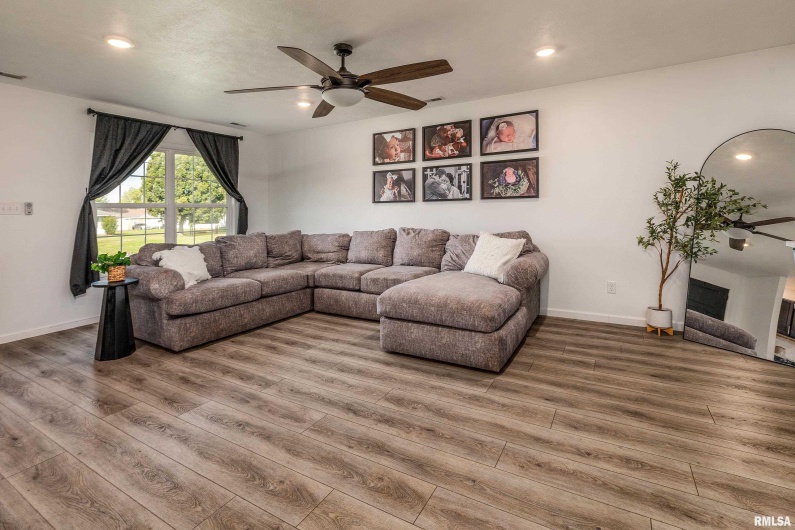 306 PENNSYLVANIA Avenue, Carterville, Illinois 62918, 3 Bedrooms Bedrooms, 0 ,2 BathroomsBathrooms,Residential,For Sale,PENNSYLVANIA,0,RMAQC4268585