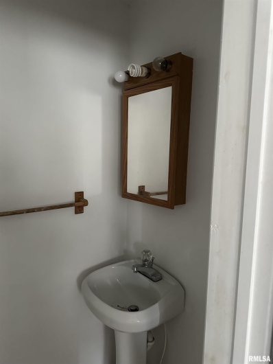 620 10TH Street, Herrin, Illinois 62948, 3 Bedrooms Bedrooms, 0 ,1 BathroomBathrooms,Residential,For Sale,10TH,0,RMAQC4268740