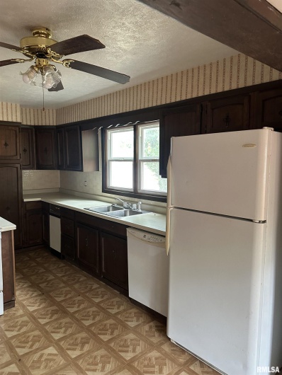 620 10TH Street, Herrin, Illinois 62948, 3 Bedrooms Bedrooms, 0 ,1 BathroomBathrooms,Residential,For Sale,10TH,0,RMAQC4268740