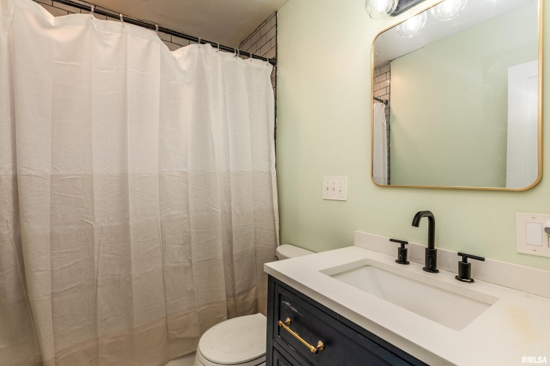 620 ALMOND Street, Carbondale, Illinois 62901, 2 Bedrooms Bedrooms, 0 ,2 BathroomsBathrooms,Residential,For Sale,ALMOND,0,RMAEB460058