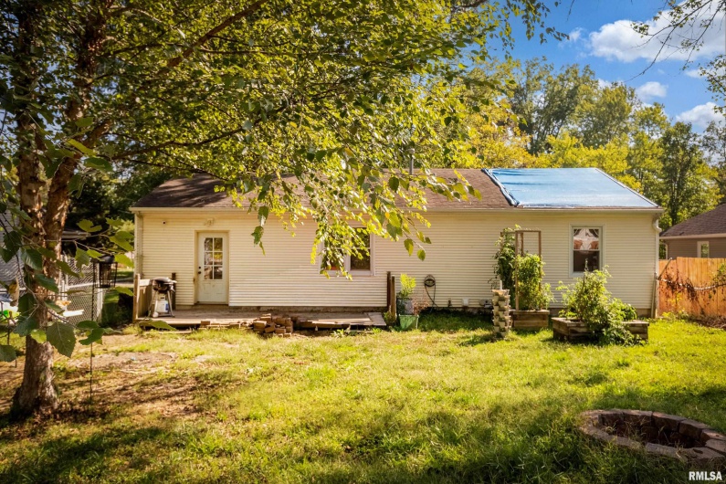 620 ALMOND Street, Carbondale, Illinois 62901, 2 Bedrooms Bedrooms, 0 ,2 BathroomsBathrooms,Residential,For Sale,ALMOND,0,RMAEB460058