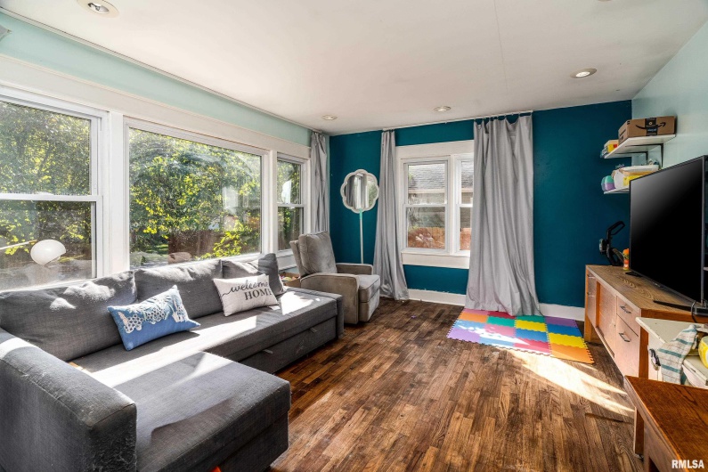 620 ALMOND Street, Carbondale, Illinois 62901, 2 Bedrooms Bedrooms, 0 ,2 BathroomsBathrooms,Residential,For Sale,ALMOND,0,RMAEB460058