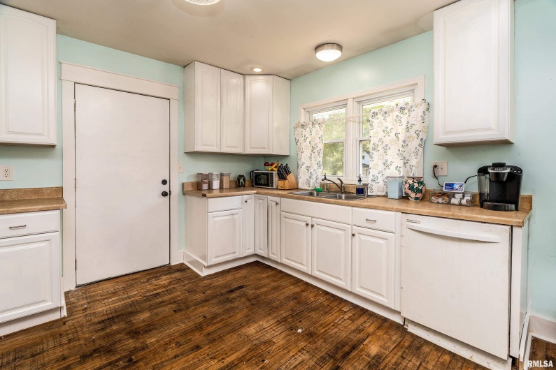 620 ALMOND Street, Carbondale, Illinois 62901, 2 Bedrooms Bedrooms, 0 ,2 BathroomsBathrooms,Residential,For Sale,ALMOND,0,RMAEB460058