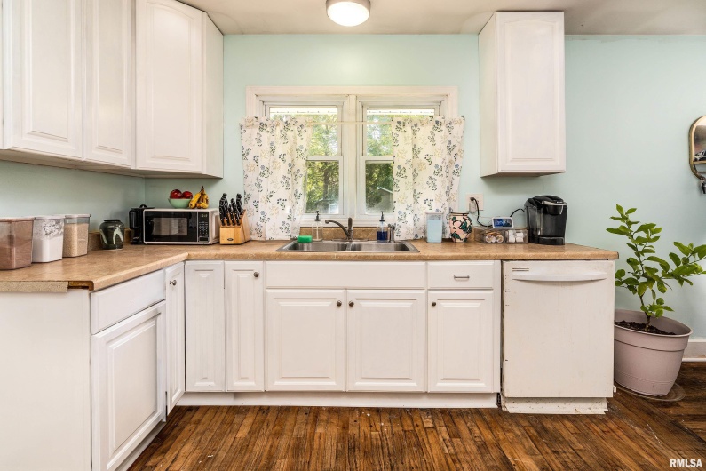 620 ALMOND Street, Carbondale, Illinois 62901, 2 Bedrooms Bedrooms, 0 ,2 BathroomsBathrooms,Residential,For Sale,ALMOND,0,RMAEB460058