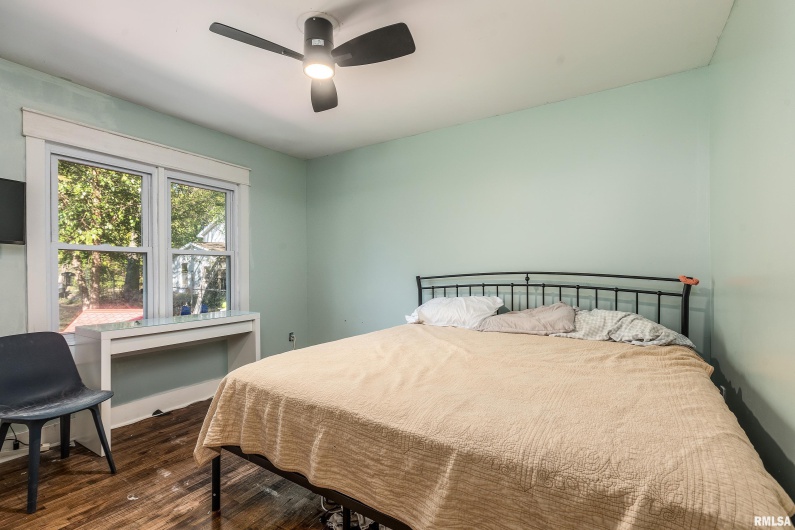 620 ALMOND Street, Carbondale, Illinois 62901, 2 Bedrooms Bedrooms, 0 ,2 BathroomsBathrooms,Residential,For Sale,ALMOND,0,RMAEB460058