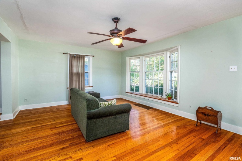 711 ELM Street, Carbondale, Illinois 62901, 3 Bedrooms Bedrooms, 0 ,1 BathroomBathrooms,Residential,For Sale,ELM,0,RMAEB460263