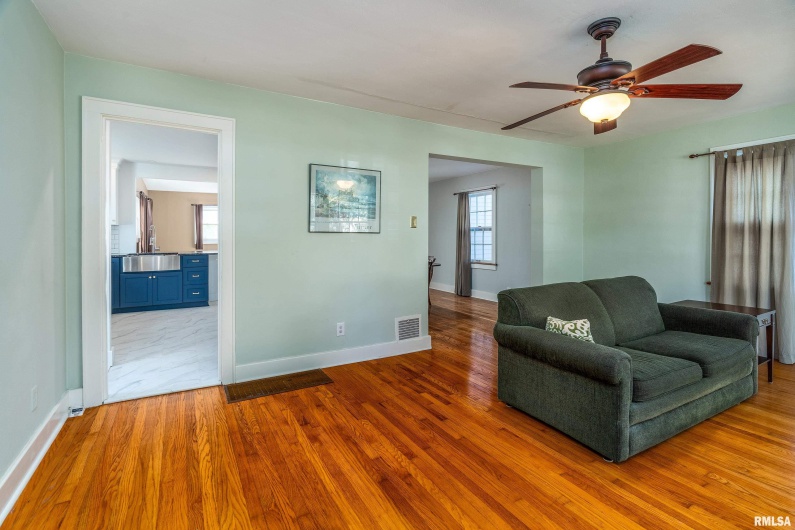 711 ELM Street, Carbondale, Illinois 62901, 3 Bedrooms Bedrooms, 0 ,1 BathroomBathrooms,Residential,For Sale,ELM,0,RMAEB460263