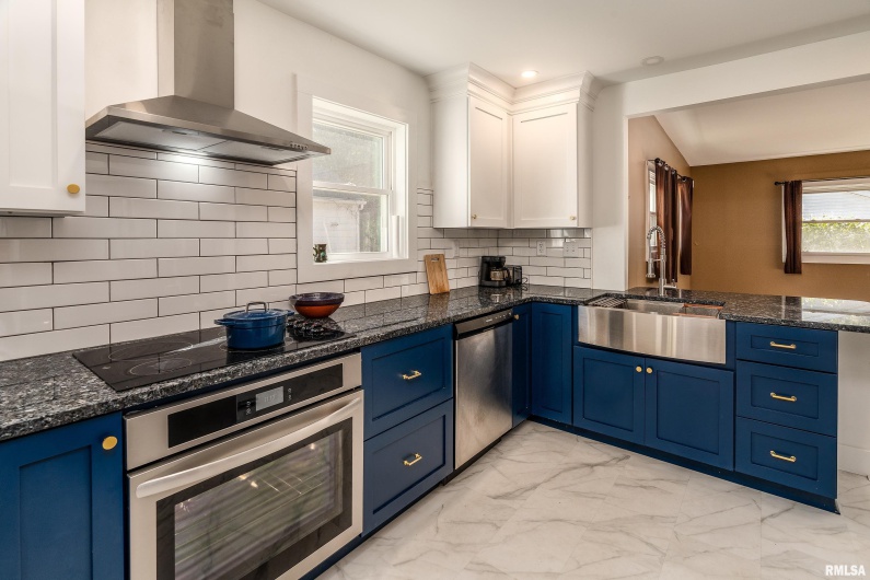 711 ELM Street, Carbondale, Illinois 62901, 3 Bedrooms Bedrooms, 0 ,1 BathroomBathrooms,Residential,For Sale,ELM,0,RMAEB460263