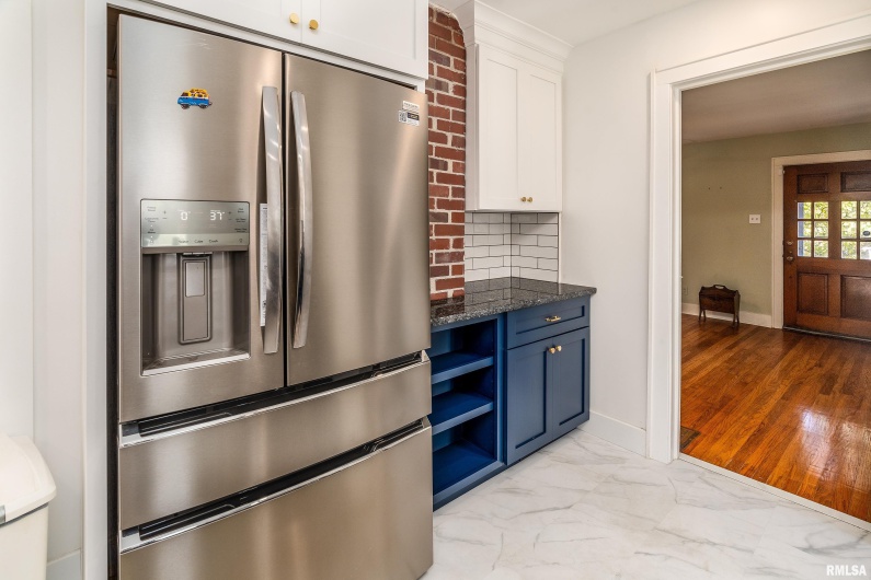 711 ELM Street, Carbondale, Illinois 62901, 3 Bedrooms Bedrooms, 0 ,1 BathroomBathrooms,Residential,For Sale,ELM,0,RMAEB460263