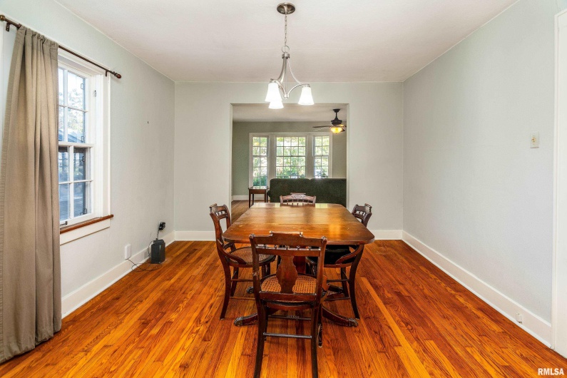 711 ELM Street, Carbondale, Illinois 62901, 3 Bedrooms Bedrooms, 0 ,1 BathroomBathrooms,Residential,For Sale,ELM,0,RMAEB460263