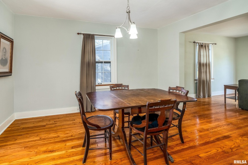 711 ELM Street, Carbondale, Illinois 62901, 3 Bedrooms Bedrooms, 0 ,1 BathroomBathrooms,Residential,For Sale,ELM,0,RMAEB460263