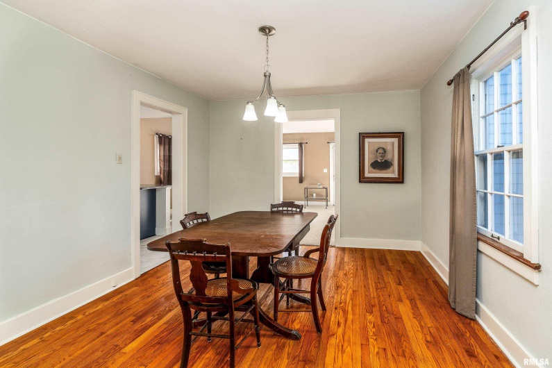 711 ELM Street, Carbondale, Illinois 62901, 3 Bedrooms Bedrooms, 0 ,1 BathroomBathrooms,Residential,For Sale,ELM,0,RMAEB460263