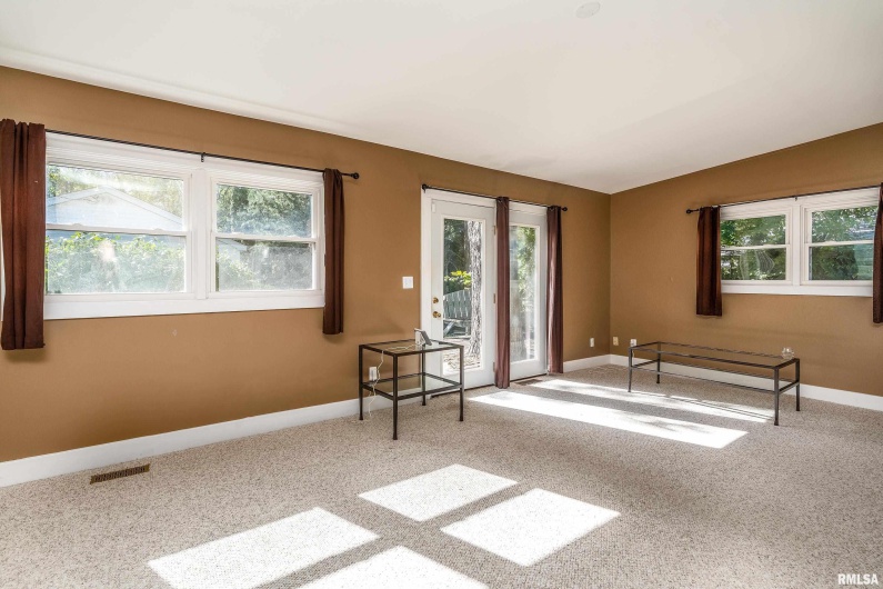 711 ELM Street, Carbondale, Illinois 62901, 3 Bedrooms Bedrooms, 0 ,1 BathroomBathrooms,Residential,For Sale,ELM,0,RMAEB460263