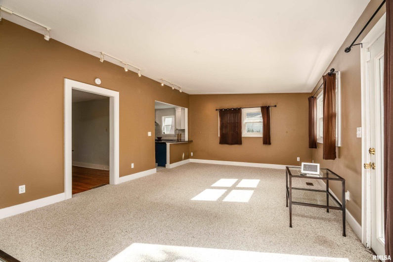 711 ELM Street, Carbondale, Illinois 62901, 3 Bedrooms Bedrooms, 0 ,1 BathroomBathrooms,Residential,For Sale,ELM,0,RMAEB460263