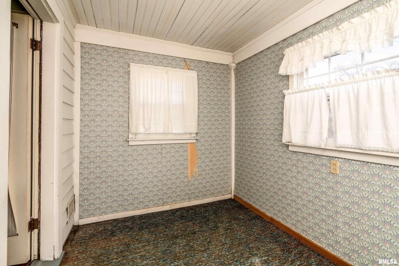 711 ELM Street, Carbondale, Illinois 62901, 3 Bedrooms Bedrooms, 0 ,1 BathroomBathrooms,Residential,For Sale,ELM,0,RMAEB460263