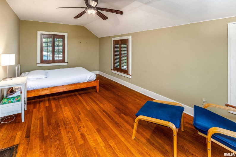 711 ELM Street, Carbondale, Illinois 62901, 3 Bedrooms Bedrooms, 0 ,1 BathroomBathrooms,Residential,For Sale,ELM,0,RMAEB460263