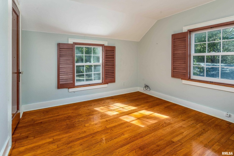 711 ELM Street, Carbondale, Illinois 62901, 3 Bedrooms Bedrooms, 0 ,1 BathroomBathrooms,Residential,For Sale,ELM,0,RMAEB460263