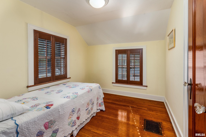 711 ELM Street, Carbondale, Illinois 62901, 3 Bedrooms Bedrooms, 0 ,1 BathroomBathrooms,Residential,For Sale,ELM,0,RMAEB460263