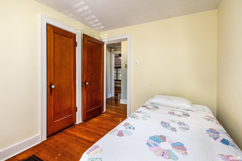 711 ELM Street, Carbondale, Illinois 62901, 3 Bedrooms Bedrooms, 0 ,1 BathroomBathrooms,Residential,For Sale,ELM,0,RMAEB460263