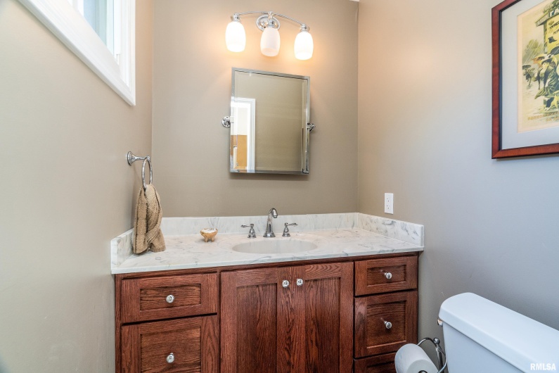 711 ELM Street, Carbondale, Illinois 62901, 3 Bedrooms Bedrooms, 0 ,1 BathroomBathrooms,Residential,For Sale,ELM,0,RMAEB460263