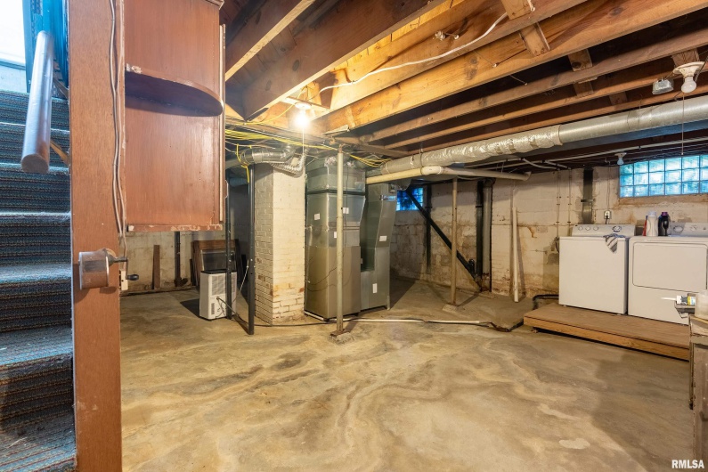 711 ELM Street, Carbondale, Illinois 62901, 3 Bedrooms Bedrooms, 0 ,1 BathroomBathrooms,Residential,For Sale,ELM,0,RMAEB460263