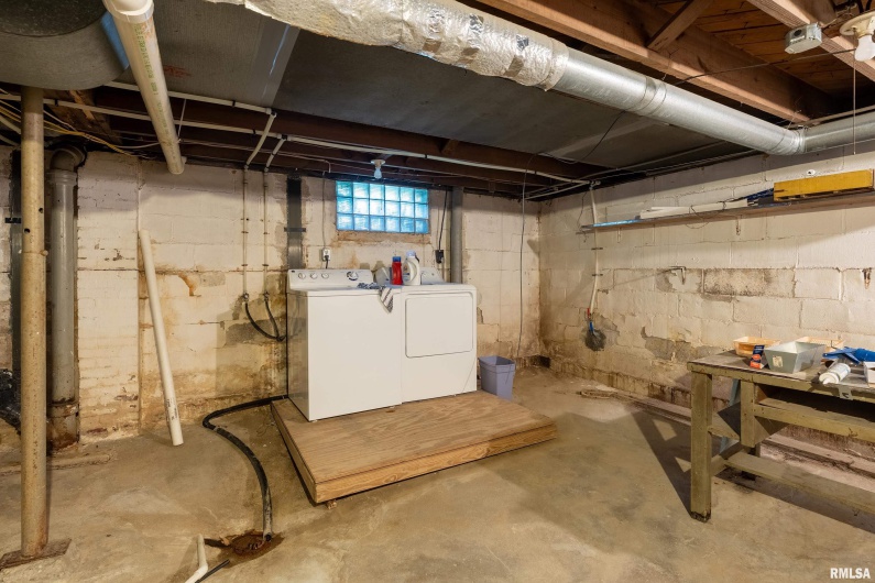 711 ELM Street, Carbondale, Illinois 62901, 3 Bedrooms Bedrooms, 0 ,1 BathroomBathrooms,Residential,For Sale,ELM,0,RMAEB460263