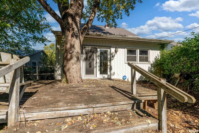 711 ELM Street, Carbondale, Illinois 62901, 3 Bedrooms Bedrooms, 0 ,1 BathroomBathrooms,Residential,For Sale,ELM,0,RMAEB460263