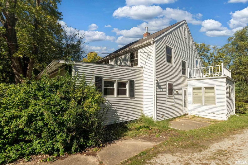 711 ELM Street, Carbondale, Illinois 62901, 3 Bedrooms Bedrooms, 0 ,1 BathroomBathrooms,Residential,For Sale,ELM,0,RMAEB460263