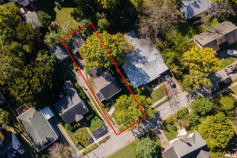 711 ELM Street, Carbondale, Illinois 62901, 3 Bedrooms Bedrooms, 0 ,1 BathroomBathrooms,Residential,For Sale,ELM,0,RMAEB460263