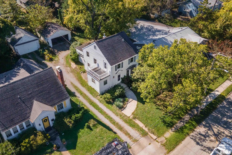 711 ELM Street, Carbondale, Illinois 62901, 3 Bedrooms Bedrooms, 0 ,1 BathroomBathrooms,Residential,For Sale,ELM,0,RMAEB460263