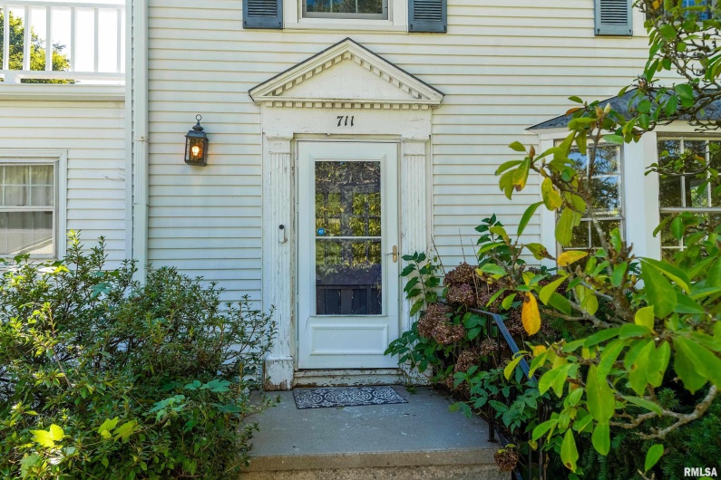 711 ELM Street, Carbondale, Illinois 62901, 3 Bedrooms Bedrooms, 0 ,1 BathroomBathrooms,Residential,For Sale,ELM,0,RMAEB460263