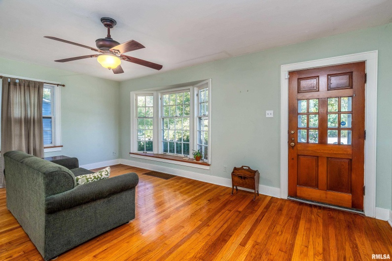 711 ELM Street, Carbondale, Illinois 62901, 3 Bedrooms Bedrooms, 0 ,1 BathroomBathrooms,Residential,For Sale,ELM,0,RMAEB460263