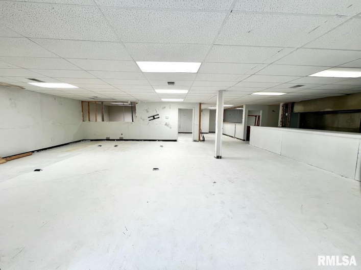 718 ILLINOIS Avenue, Carbondale, Illinois 62901, 0 , 0 ,0,Commercial Sale,For Sale,ILLINOIS,0,RMAEB460267