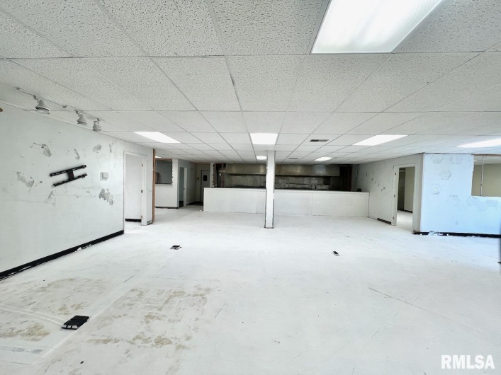 718 ILLINOIS Avenue, Carbondale, Illinois 62901, 0 , 0 ,0,Commercial Sale,For Sale,ILLINOIS,0,RMAEB460267