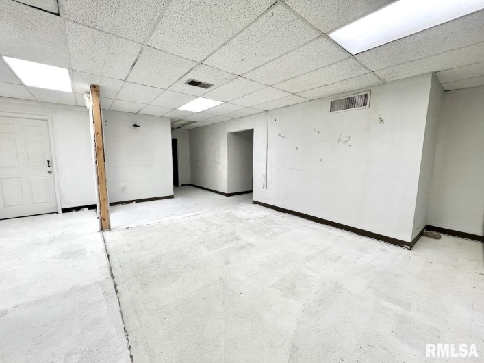 718 ILLINOIS Avenue, Carbondale, Illinois 62901, 0 , 0 ,0,Commercial Sale,For Sale,ILLINOIS,0,RMAEB460267