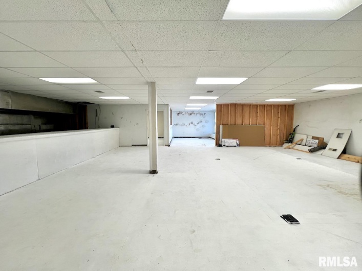718 ILLINOIS Avenue, Carbondale, Illinois 62901, 0 , 0 ,0,Commercial Sale,For Sale,ILLINOIS,0,RMAEB460267