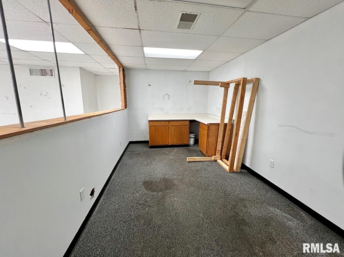 718 ILLINOIS Avenue, Carbondale, Illinois 62901, 0 , 0 ,0,Commercial Sale,For Sale,ILLINOIS,0,RMAEB460267